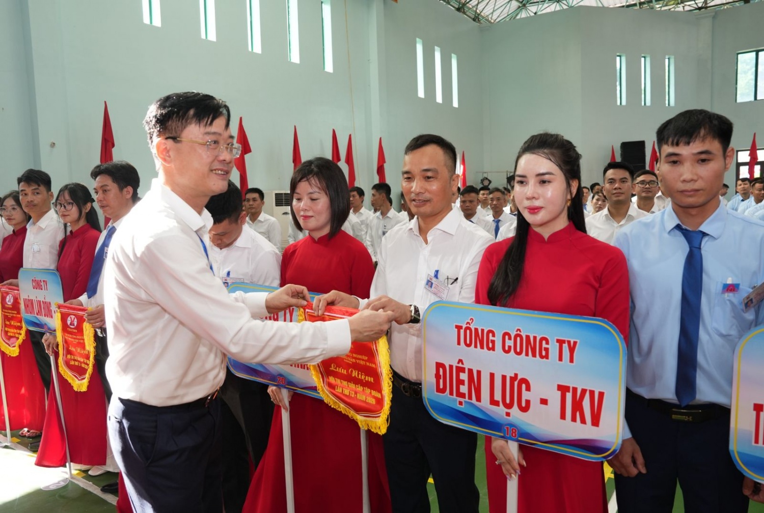 Hội thi thợ giỏi TKV: Ngày hội lớn tôn vinh người lao động, khơi dậy tinh thần học tập, sáng tạo Hội thi thợ giỏi TKV năm 2026