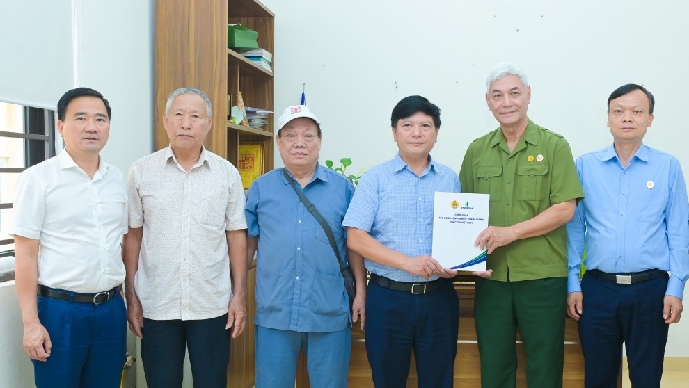 Petrovietnam thăm hỏi, động viên thương binh, nạn nhân chất độc da cam tại Hà Nội