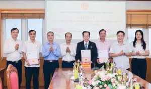 Hội CCB Petrovietnam thăm, tặng quà thương binh, con liệt sĩ tại Trung ương Hội CCB Việt Nam