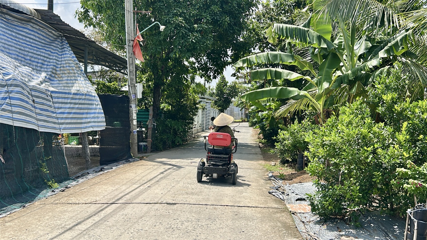 Theo chân nữ thương binh gần 30 năm bán vé số để dành tiền thực hiện hứa với đồng đội Theo chân nữ thương binh gần 30 năm bán vé số để dành tiền thực hiện hứa với đồng đội