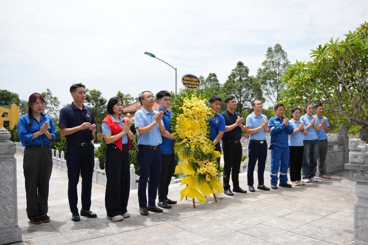 PVNDB tri ân các anh hùng liệt sĩ và gia đình chính sách tại Thanh Hóa