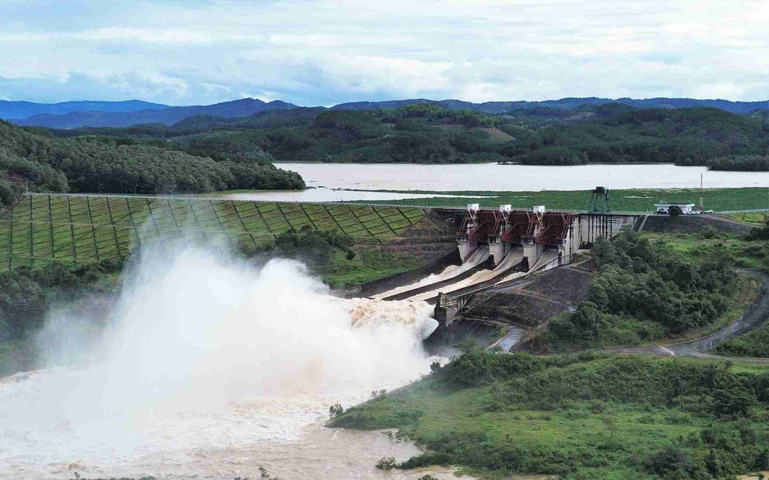 Công điện khẩn bảo đảm an toàn hồ đập và hệ thống điện