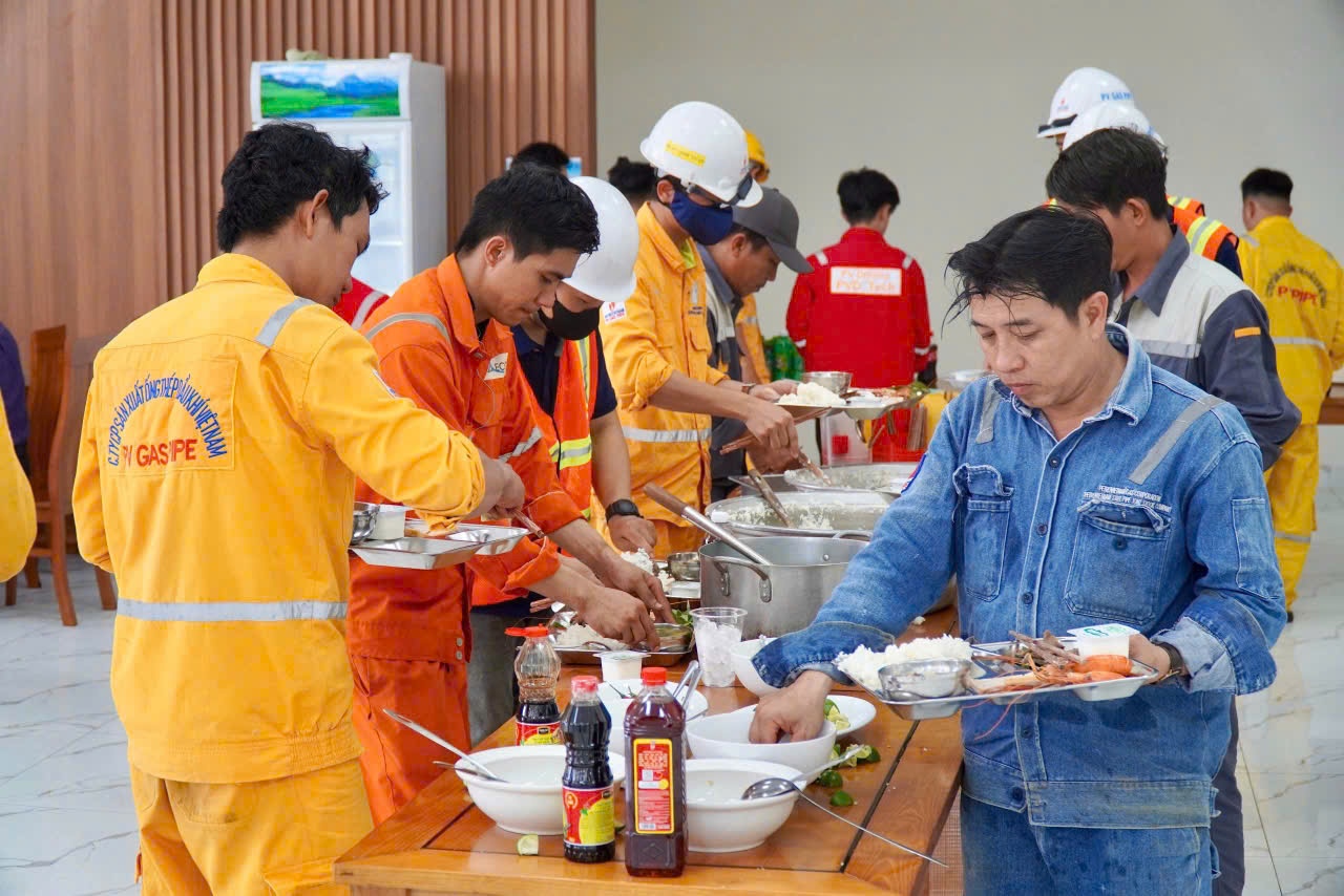 Công đoàn Petrovietnam triển khai “Bữa cơm Công đoàn”: Lan tỏa tinh thần sẻ chia, gắn kết người lao động