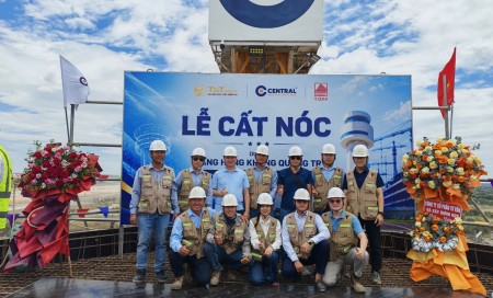 Chính thức cất nóc Đài Kiểm soát không lưu, Cảng hàng không Quảng Trị tăng tốc tiến độ