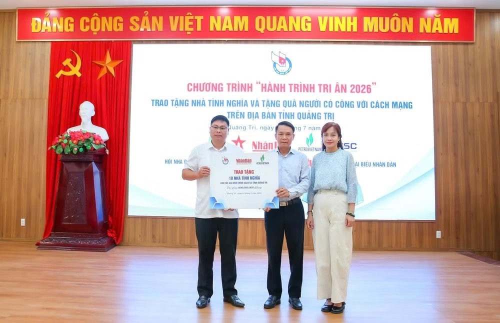 Petrovietnam đồng hành cùng Hội Nhà báo Việt Nam tri ân “vùng đất lửa” Quảng Trị Petrovietnam đồng hành cùng Hội Nhà báo Việt Nam tri ân “vùng đất lửa” Quảng Trị