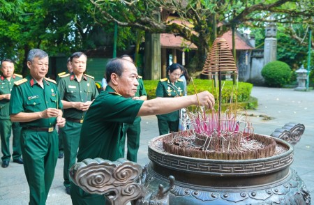 Petrovietnam dâng hương tưởng niệm các Vua Hùng: Tri ân cội nguồn, bồi đắp tinh thần yêu nước