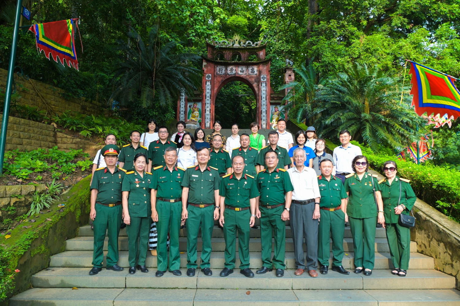 Petrovietnam dâng hương tưởng niệm các Vua Hùng: Tri ân cội nguồn, bồi đắp tinh thần yêu nước Petrovietnam dâng hương tưởng niệm các Vua Hùng: Tri ân cội nguồn, bồi đắp tinh thần yêu nước