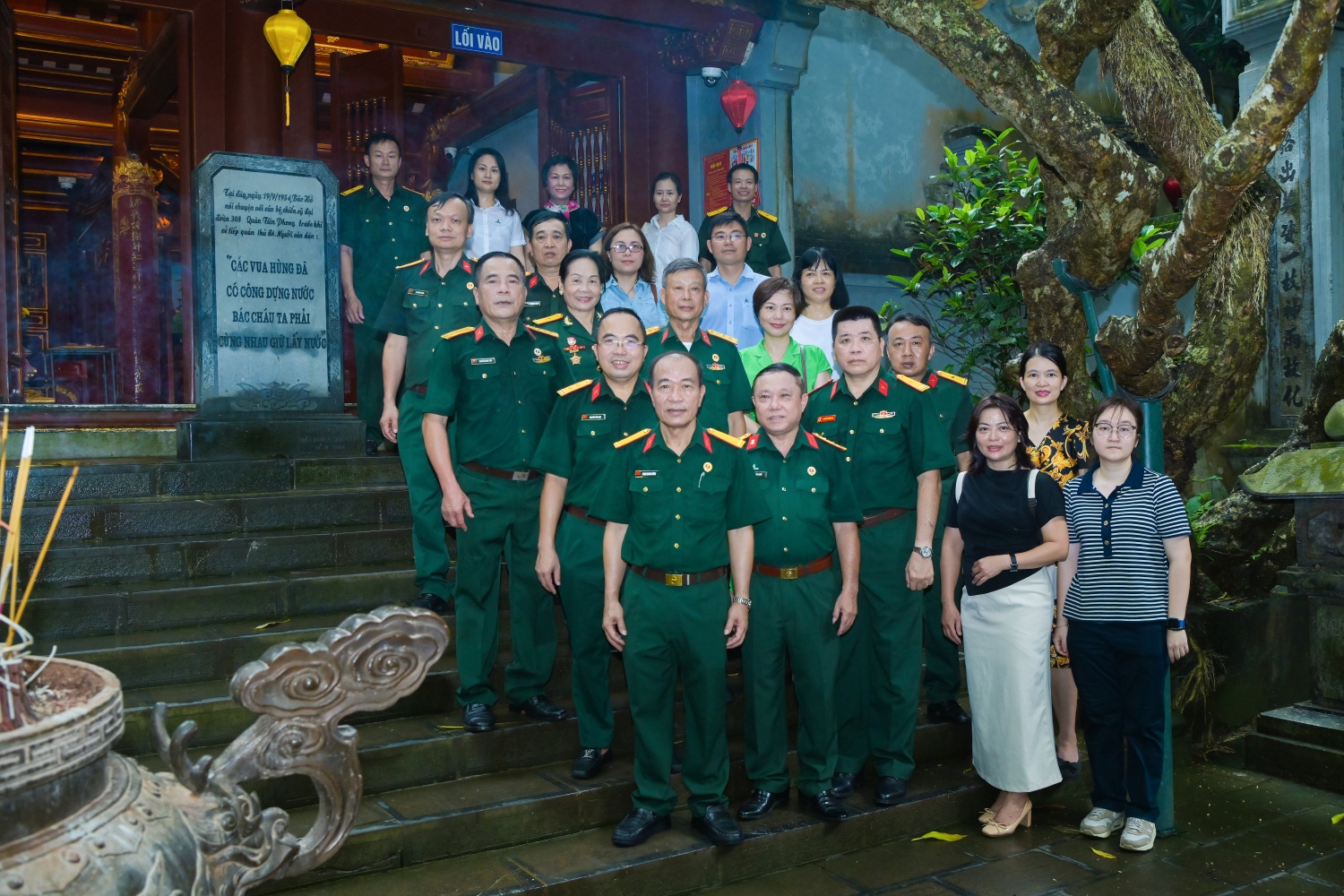 Petrovietnam dâng hương tưởng niệm các Vua Hùng: Tri ân cội nguồn, bồi đắp tinh thần yêu nước Petrovietnam dâng hương tưởng niệm các Vua Hùng: Tri ân cội nguồn, bồi đắp tinh thần yêu nước