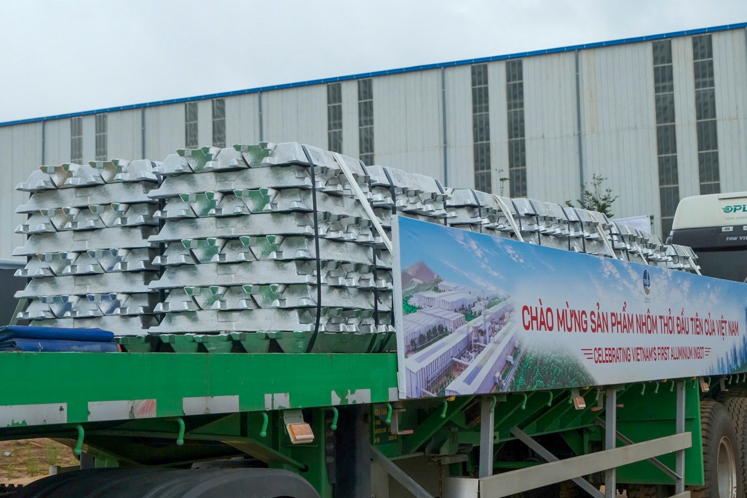 Tin tức kinh tế ngày 26/7: Lần đầu tiên Việt Nam sản xuất được sản phẩm nhôm thỏi