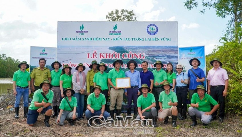 PVEP Khánh Mỹ: Hành trình về nguồn tri ân và dấu ấn xanh nơi địa đầu cực Nam Tổ quốc PVEP Khánh Mỹ: Hành trình tri ân và dấu ấn xanh nơi cực Nam Tổ quốc