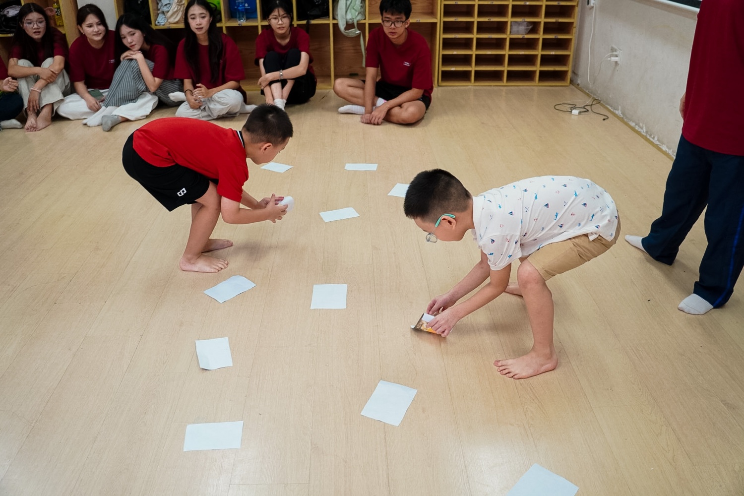 Các trại viên tích cực tham gia bài giảng và hoạt động cùng Ban Tổ chức. Các trại viên tích cực tham gia bài giảng và hoạt động cùng Ban Tổ chức.