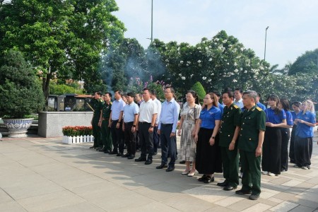 PVFCCo - Phú Mỹ dâng hương tri ân các Anh hùng liệt sĩ tại Nghĩa trang TP Hồ Chí Minh
