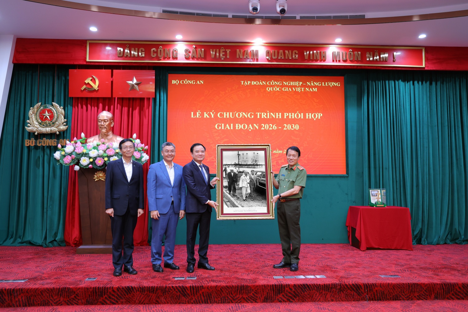 Bộ Công an và Petrovietnam phối hợp bảo đảm an ninh, an toàn, phát triển công nghiệp - năng lượng
