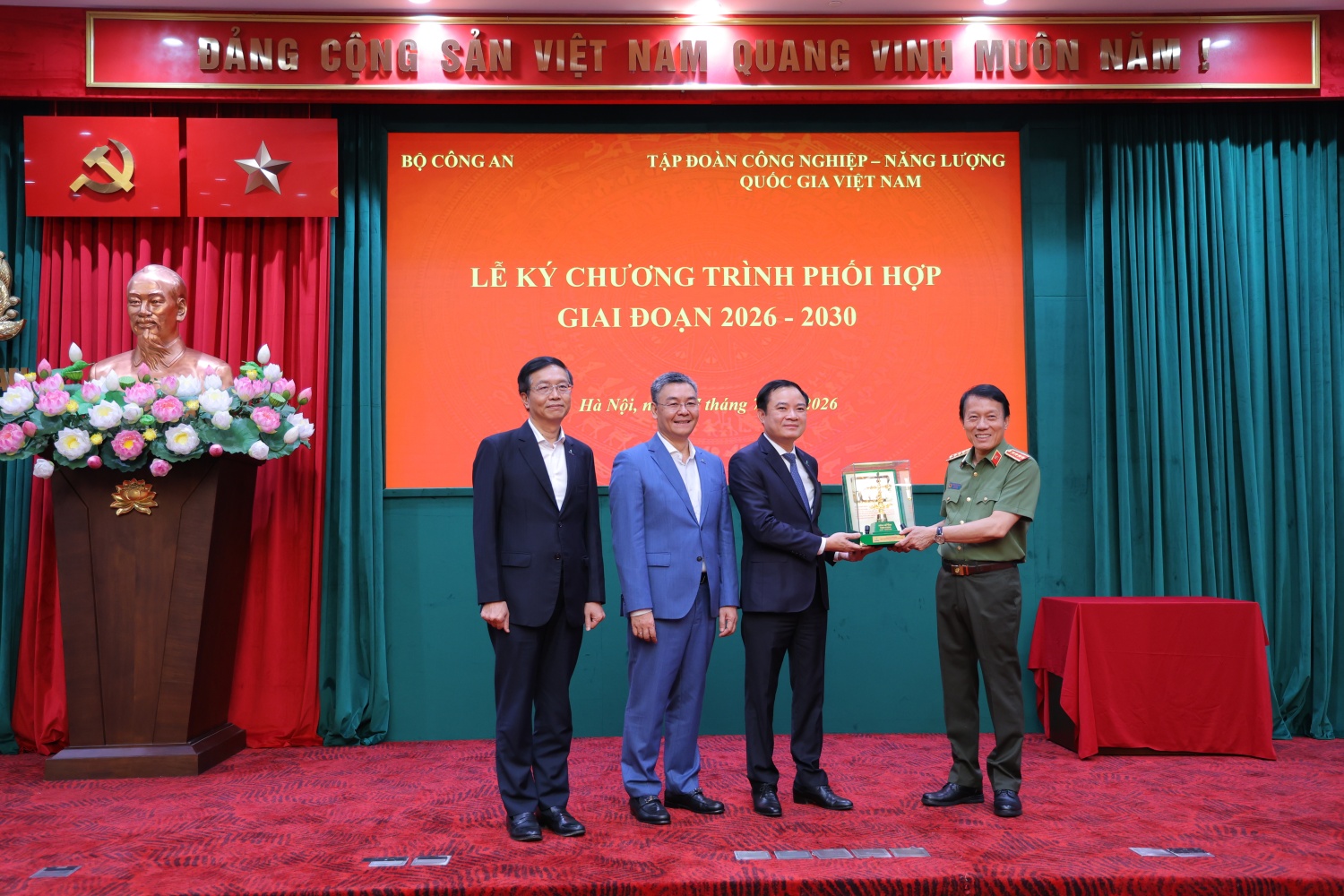 Bộ Công an và Petrovietnam phối hợp bảo đảm an ninh, an toàn, phát triển công nghiệp - năng lượng