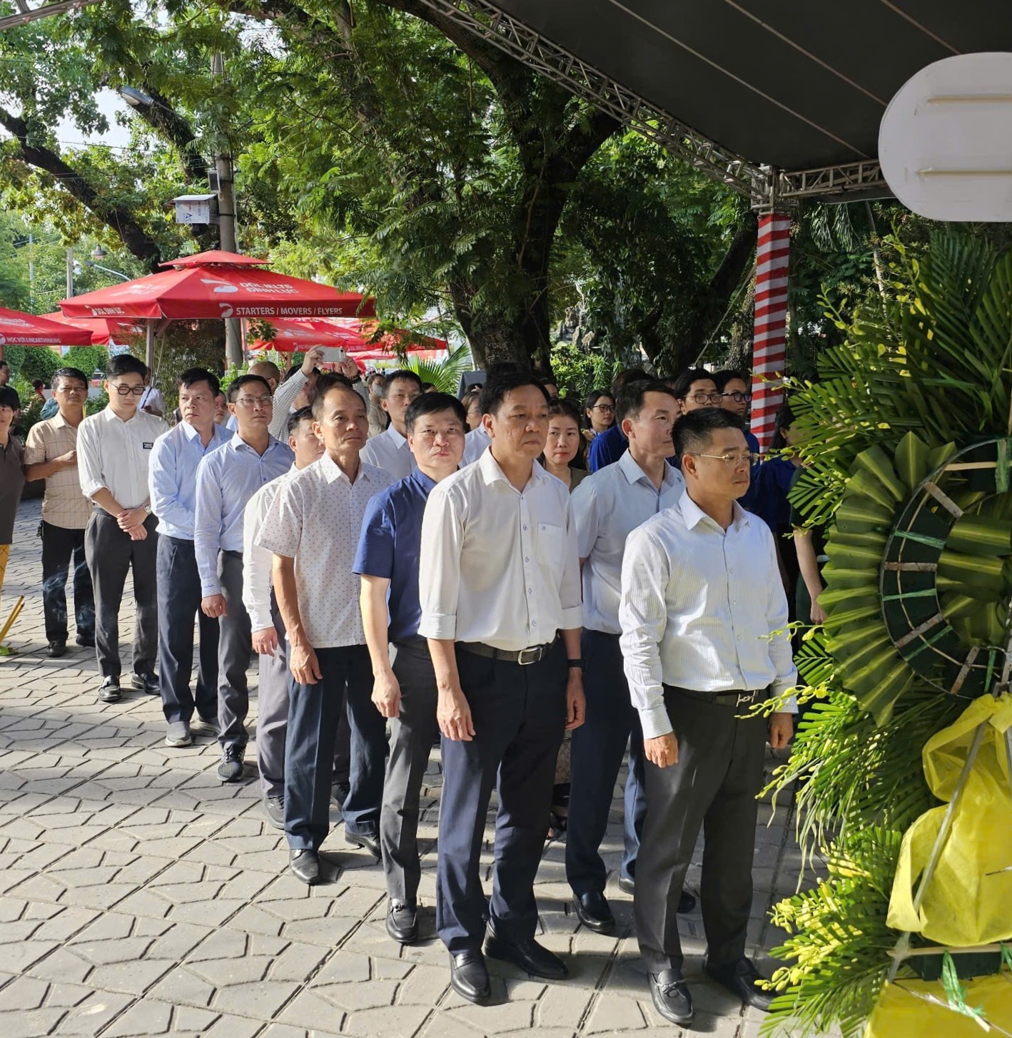 HL-HV JOCs tri ân các Anh hùng liệt sĩ tại Công viên Lê Thị Riêng