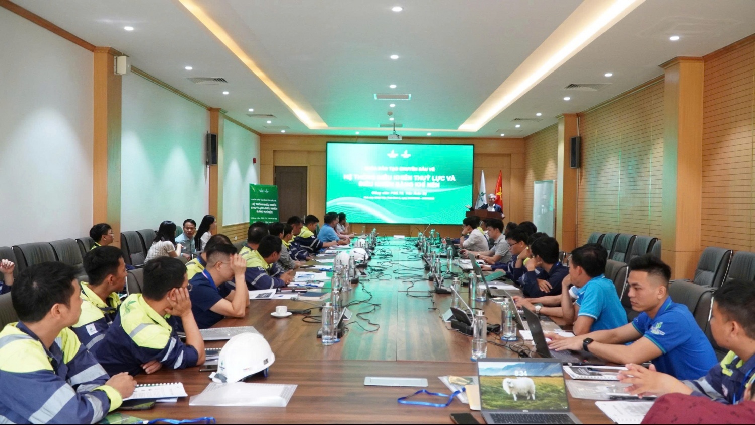 VPI và PVPGB phối hợp đào tạo chuyên sâu về hệ thống điều khiển thủy lực và khí nén