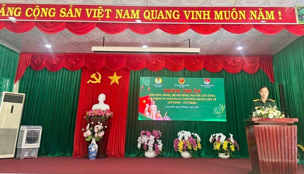 Đồng chí Trần Xuân Thành – Chủ tịch Hội CCB PV GAS phát biểu thăm hỏi các thương binh, bệnh binh và thân nhân liệt sĩ
