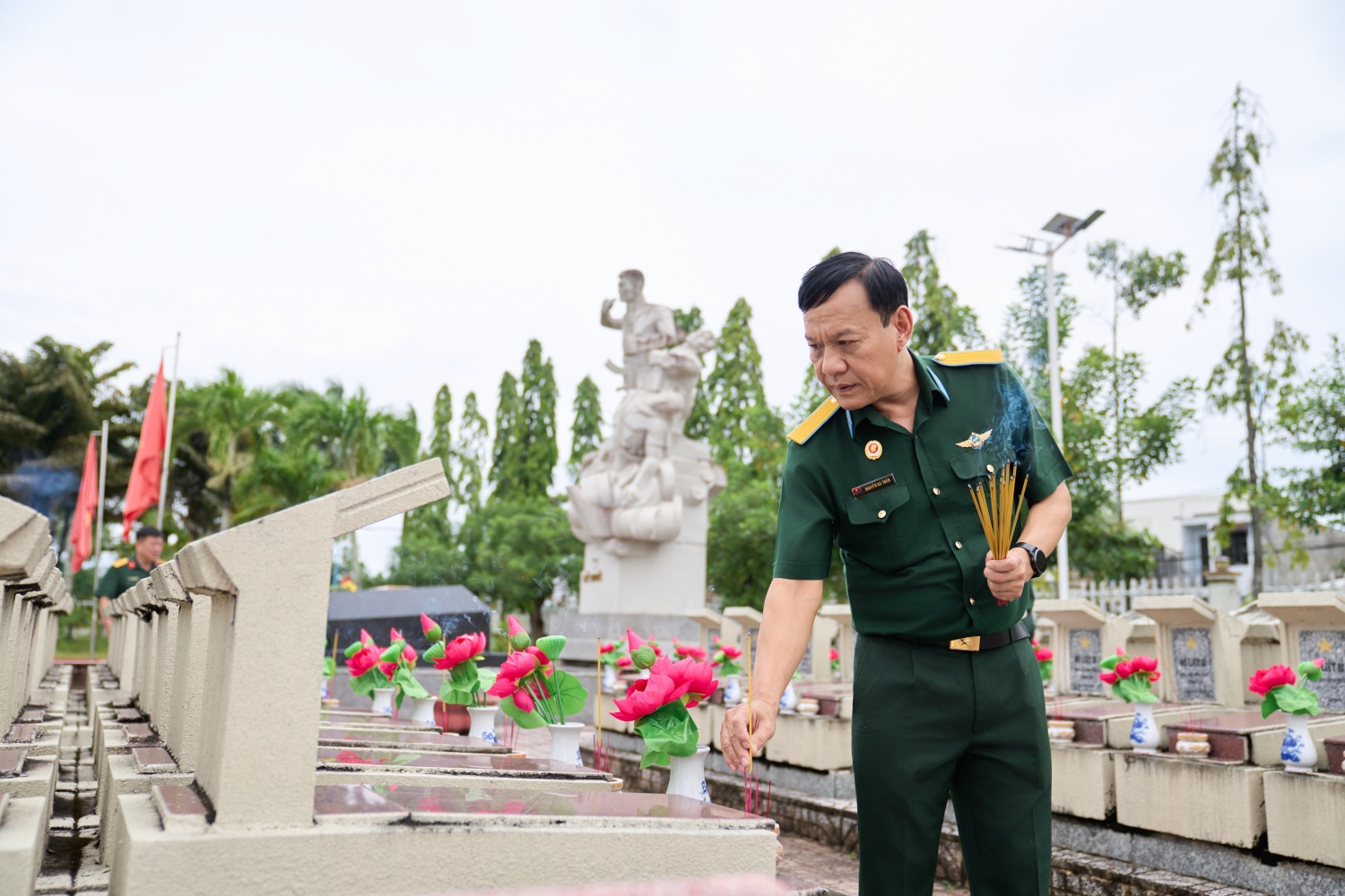 PVCFC tri ân các Anh hùng liệt sĩ tại Nghĩa trang Liệt sĩ tỉnh Cà Mau