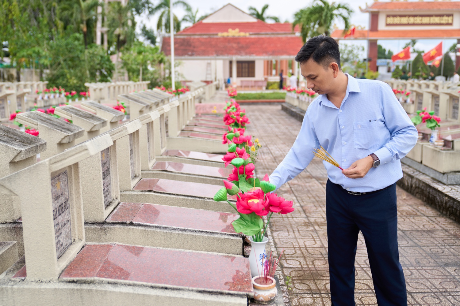 PVCFC tri ân các Anh hùng liệt sĩ tại Nghĩa trang Liệt sĩ tỉnh Cà Mau