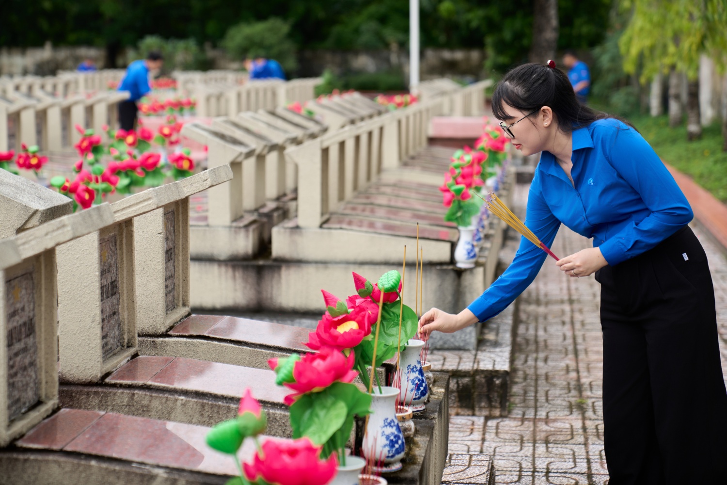 PVCFC tri ân các Anh hùng liệt sĩ tại Nghĩa trang Liệt sĩ tỉnh Cà Mau