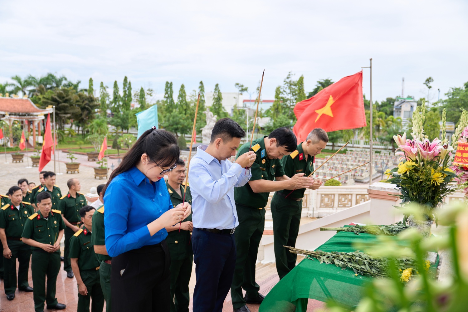 PVCFC tri ân các Anh hùng liệt sĩ tại Nghĩa trang Liệt sĩ tỉnh Cà Mau