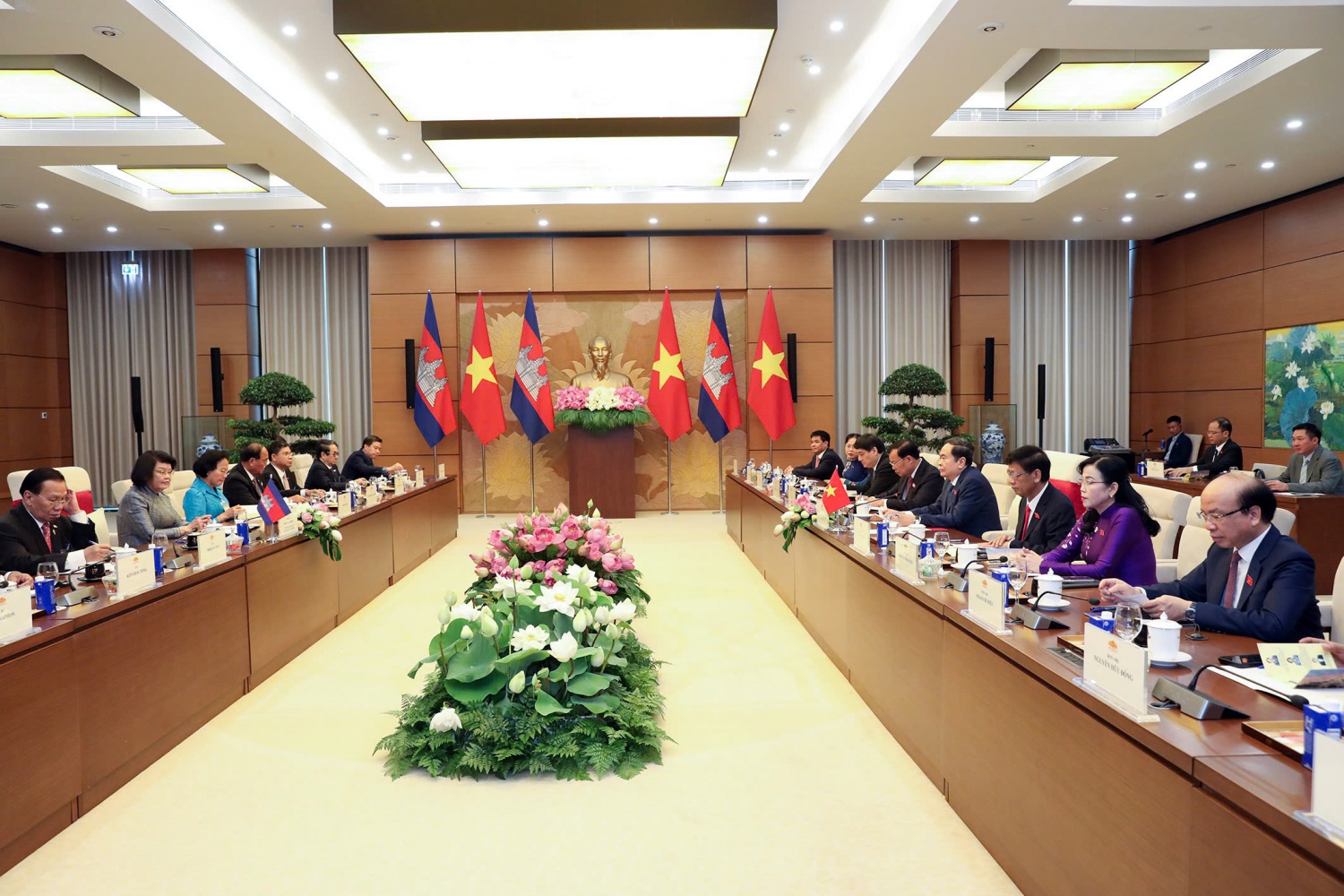 Chủ tịch Quốc hội Trần Thanh Mẫn hội đàm với Chủ tịch Quốc hội Campuchia Samdech Khuon Sudary