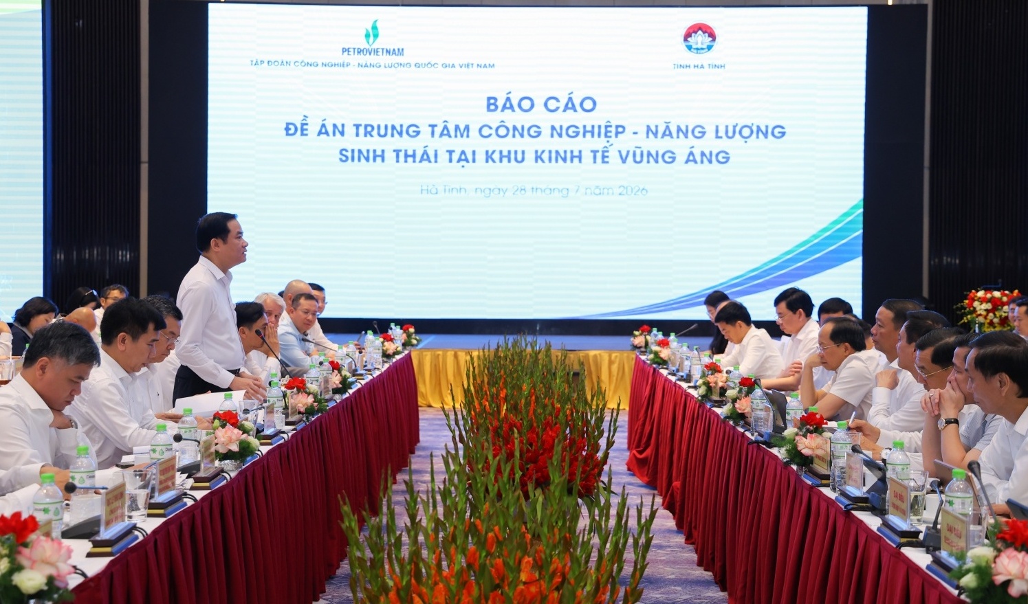 [VIDEO] Petrovietnam và Hà Tĩnh thúc đẩy hợp tác, phát triển cực tăng trưởng năng lượng mới tại Vũng Áng