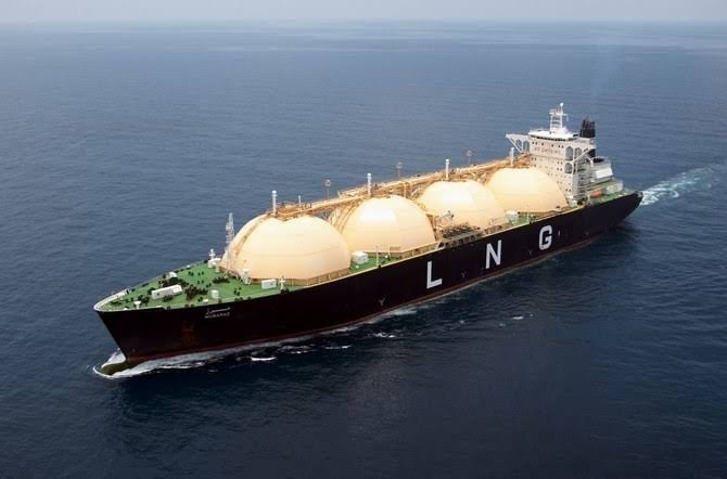Tàu LNG của ADNOC vượt Hormuz an toàn