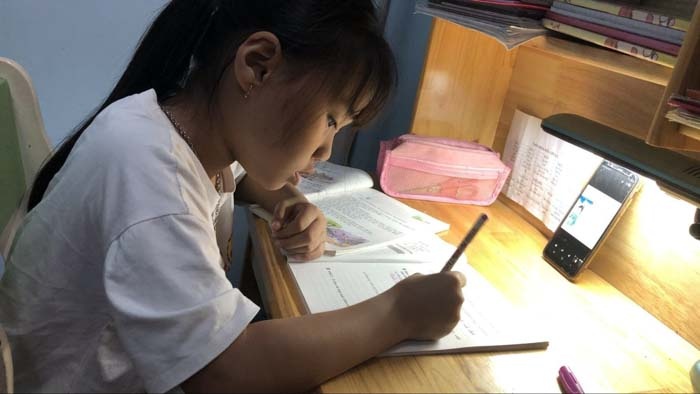 Hạn chế trẻ em dùng mạng xã hội: Phụ huynh mắc kẹt giữa quy định và thực tế Hạn chế trẻ em dùng mạng xã hội: Phụ huynh mắc kẹt giữa quy định và thực tế
