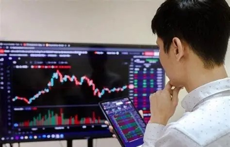 Nhận định thị trường chứng khoán ngày 31/7: Ưu tiên nắm giữ cổ phiếu đang hút dòng tiền