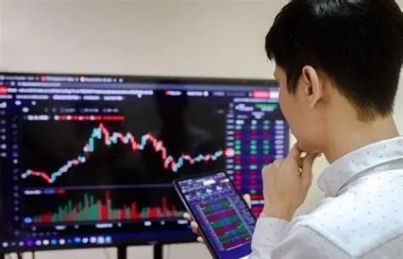 Nhận định thị trường chứng khoán ngày 31/7: Ưu tiên nắm giữ cổ phiếu đang hút dòng tiền