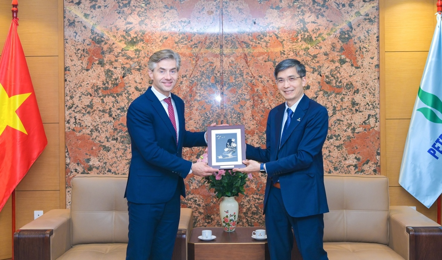 Phó Tổng Giám đốc Petrovietnam Vũ Đào Minh tiếp Bộ trưởng Bộ Ngoại giao Lithuania