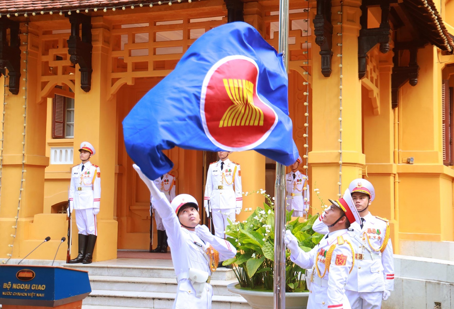 Lễ thượng cờ ASEAN 2026: Việt Nam cùng ASEAN định hình, kiến tạo tương lai Lễ thượng cờ ASEAN 2026: Việt Nam cùng ASEAN định hình, kiến tạo tương lai