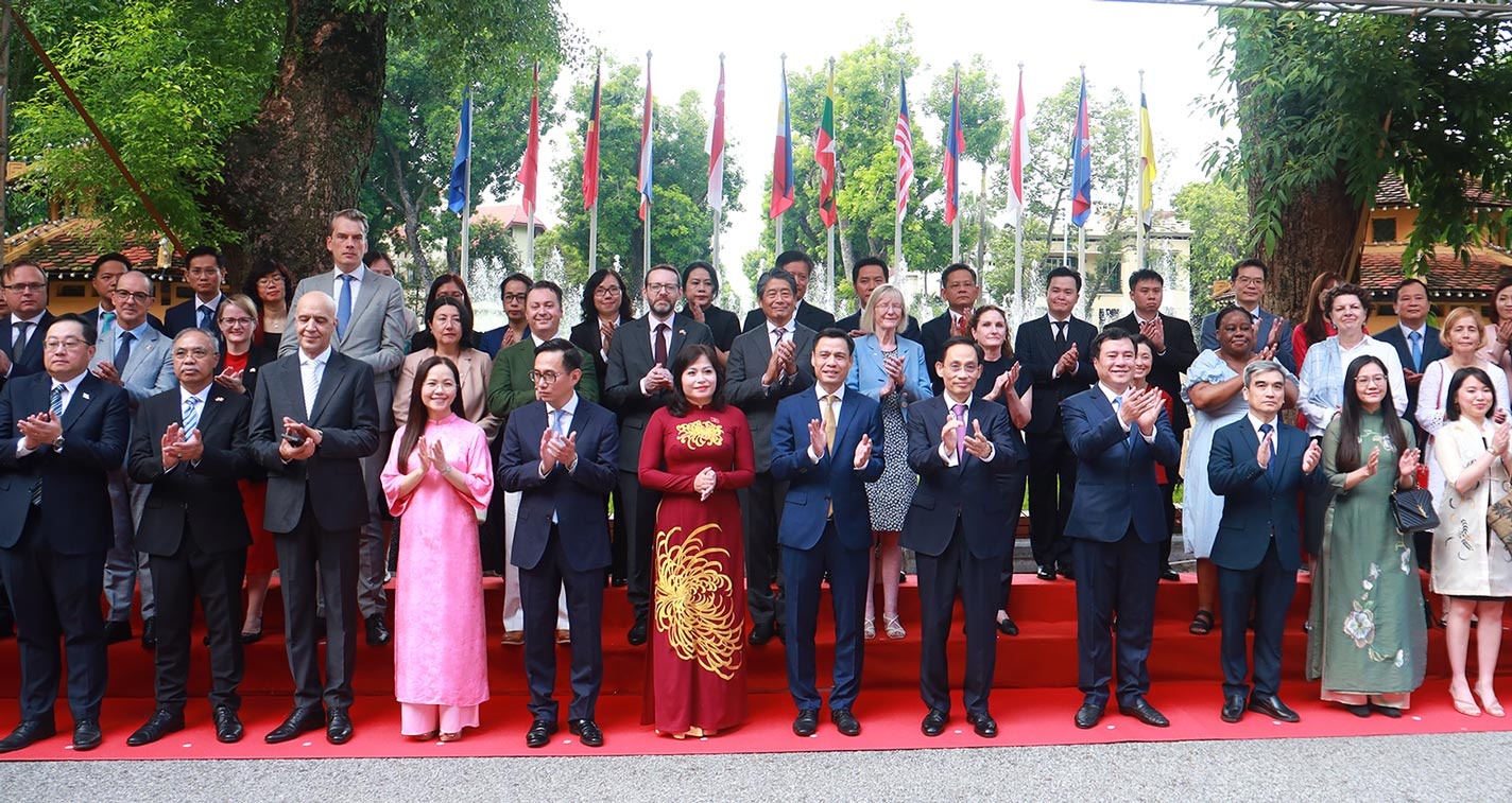 Lễ thượng cờ ASEAN 2026: Việt Nam cùng ASEAN định hình, kiến tạo tương lai Lễ thượng cờ ASEAN 2026: Việt Nam cùng ASEAN định hình, kiến tạo tương lai
