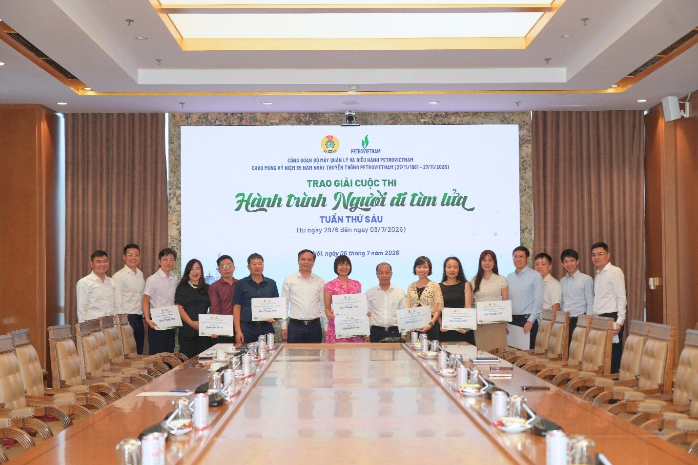 Khép lại Chặng 1 “Hành trình Người đi tìm lửa”: Khi lịch sử Petrovietnam lan tỏa trong mỗi người lao động Khép lại Chặng 1 “Hành trình Người đi tìm lửa”: Khi lịch sử Petrovietnam lan tỏa trong mỗi người lao động