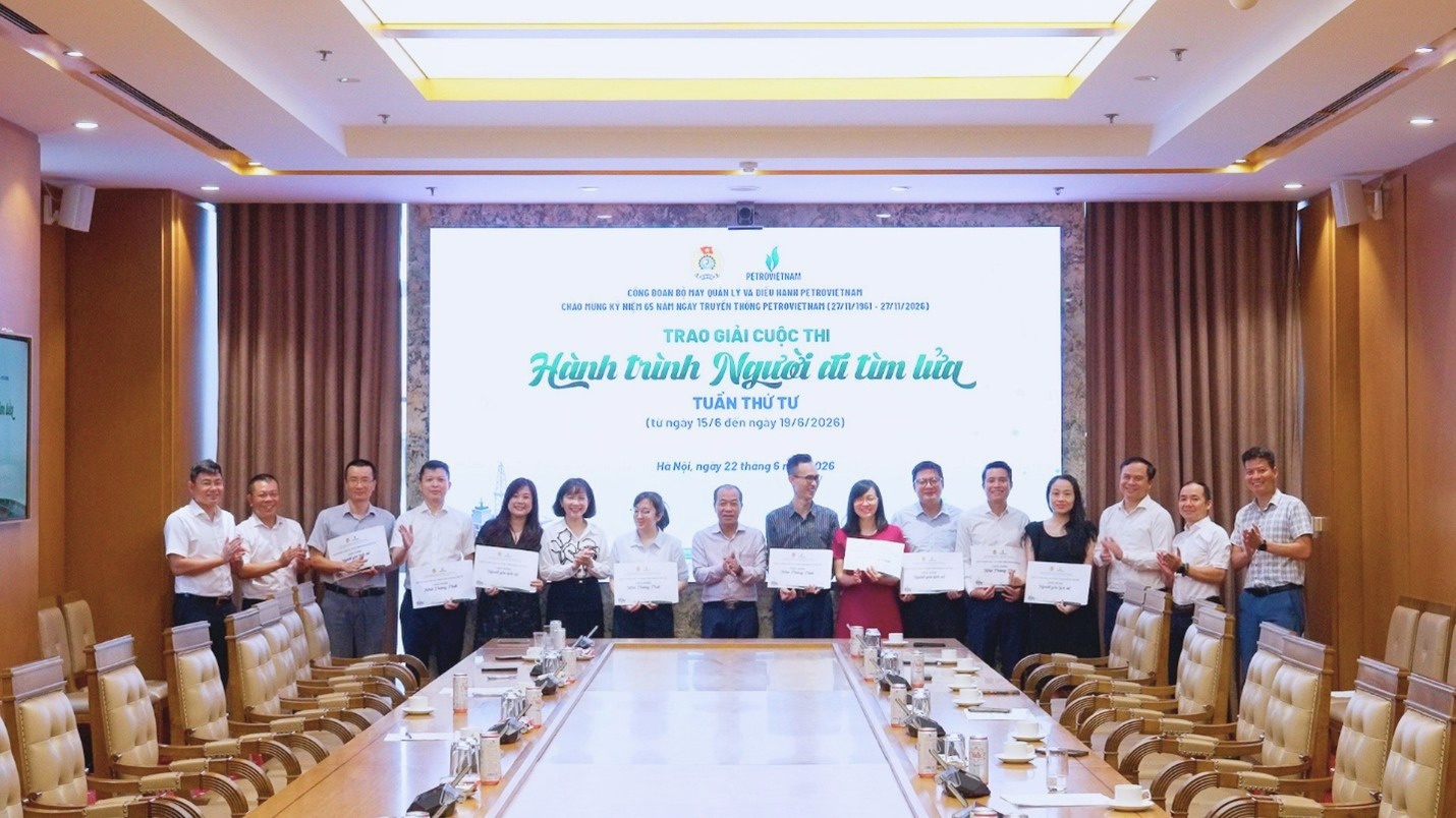 Khép lại Chặng 1 “Hành trình Người đi tìm lửa”: Khi lịch sử Petrovietnam lan tỏa trong mỗi người lao động Khép lại Chặng 1 “Hành trình Người đi tìm lửa”: Khi lịch sử Petrovietnam lan tỏa trong mỗi người lao động