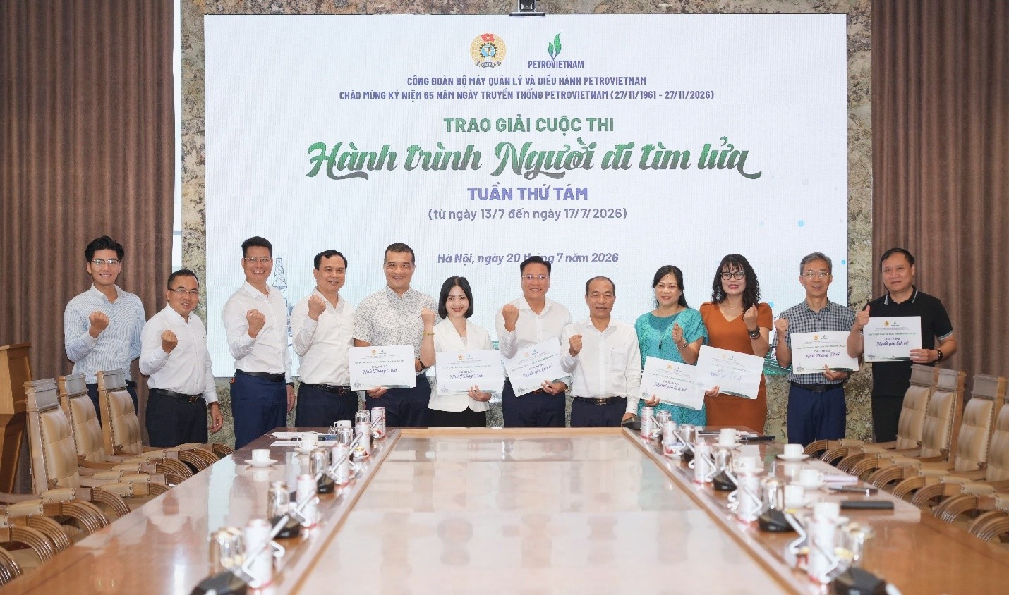 Khép lại Chặng 1 “Hành trình Người đi tìm lửa”: Khi lịch sử Petrovietnam lan tỏa trong mỗi người lao động Khép lại Chặng 1 “Hành trình Người đi tìm lửa”: Khi lịch sử Petrovietnam lan tỏa trong mỗi người lao động