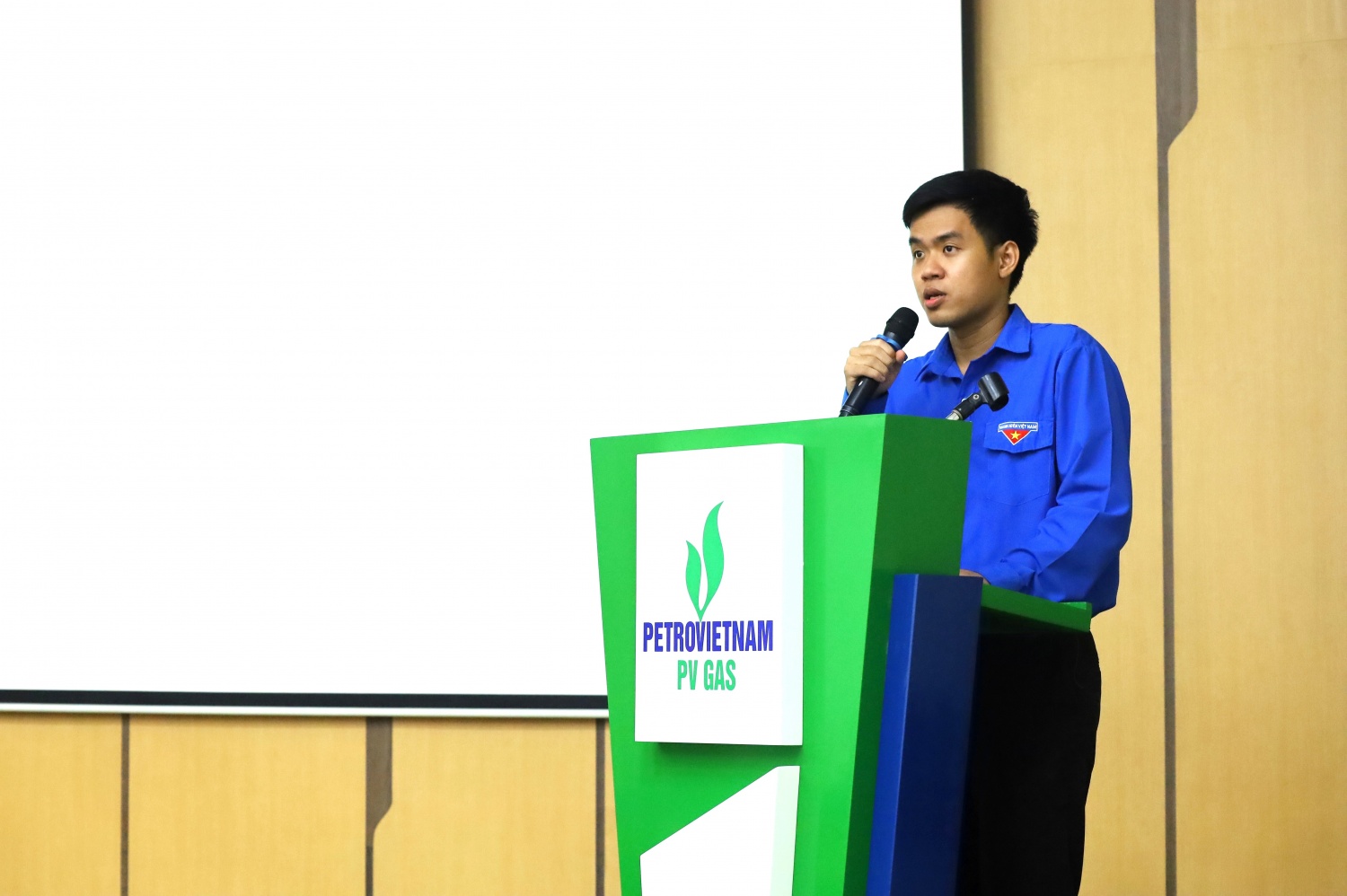 Đồng chí Lương Việt Chí Tài – Bí thư Đoàn cơ sở KĐN: Hội thảo được kỳ vọng giúp đoàn viên hiểu rõ hơn về hệ thống công trình khí, từ đó hình thành nhiều ý tưởng, sáng kiến mới. Đồng chí Lương Việt Chí Tài – Bí thư Đoàn cơ sở KĐN: Hội thảo được kỳ vọng giúp đoàn viên hiểu rõ hơn về hệ thống công trình khí, từ đó hình thành nhiều ý tưởng, sáng kiến mới.