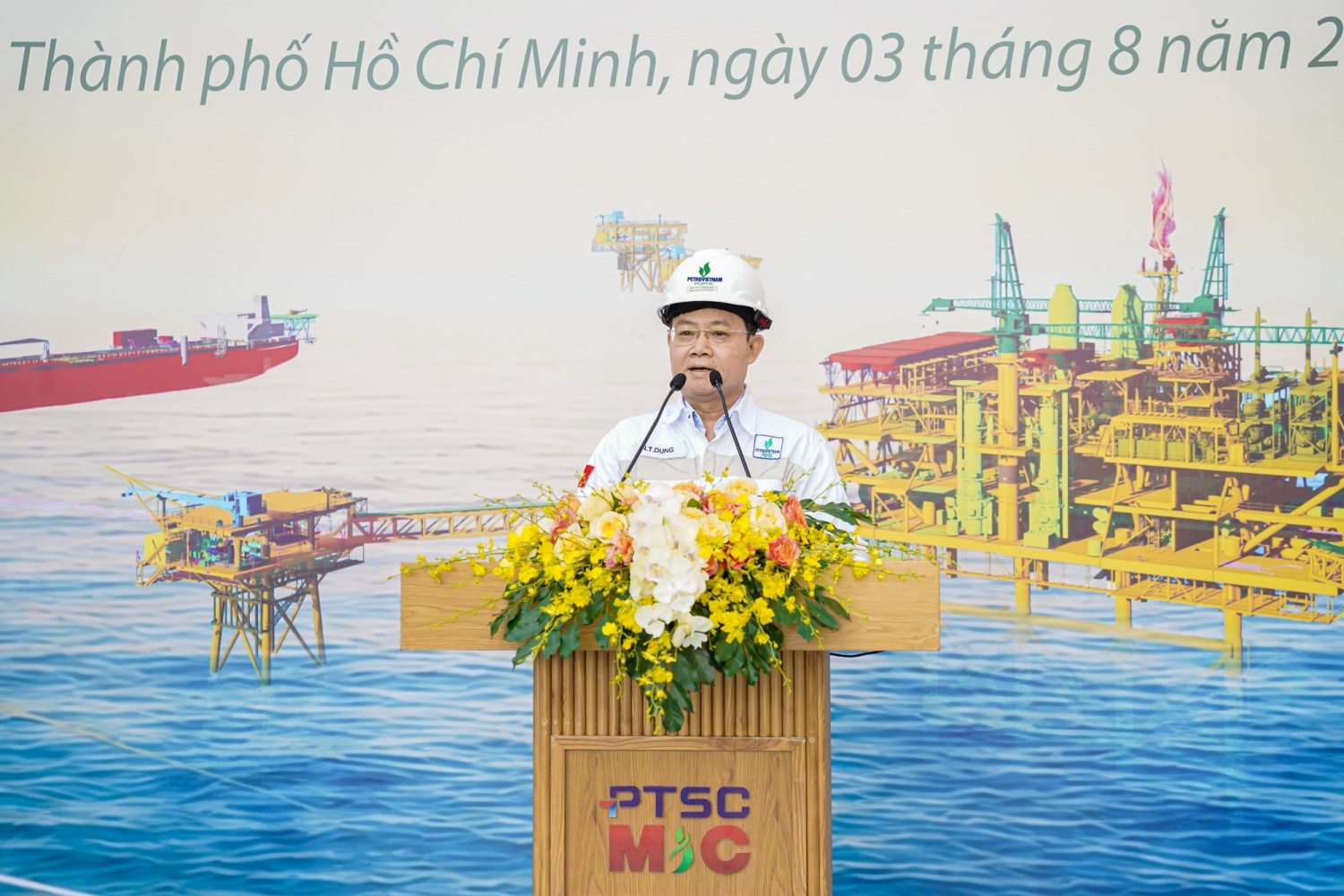 Đồng chí Nguyễn Thành Dũng – Phó Tổng Giám đốc PQPOC phát biểu chỉ đạo, động viên tập thể cán bộ, kỹ sư và người lao động tiếp tục quyết tâm hoàn thành các mục tiêu của Dự án Đồng chí Nguyễn Thành Dũng – Phó Tổng Giám đốc PQPOC phát biểu chỉ đạo, động viên tập thể cán bộ, kỹ sư và người lao động tiếp tục quyết tâm hoàn thành các mục tiêu của Dự án