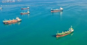 Hoạt động hàng hải tại Hormuz vẫn trầm lắng trước tín hiệu nối lại đàm phán