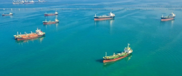 Hoạt động hàng hải tại Hormuz vẫn trầm lắng trước tín hiệu nối lại đàm phán Hoạt động hàng hải tại Hormuz vẫn trầm lắng trước tín hiệu nối lại đàm phán