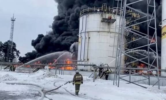 Ngành lọc dầu Nga "chạm đáy" sau làn sóng tấn công của Ukraine