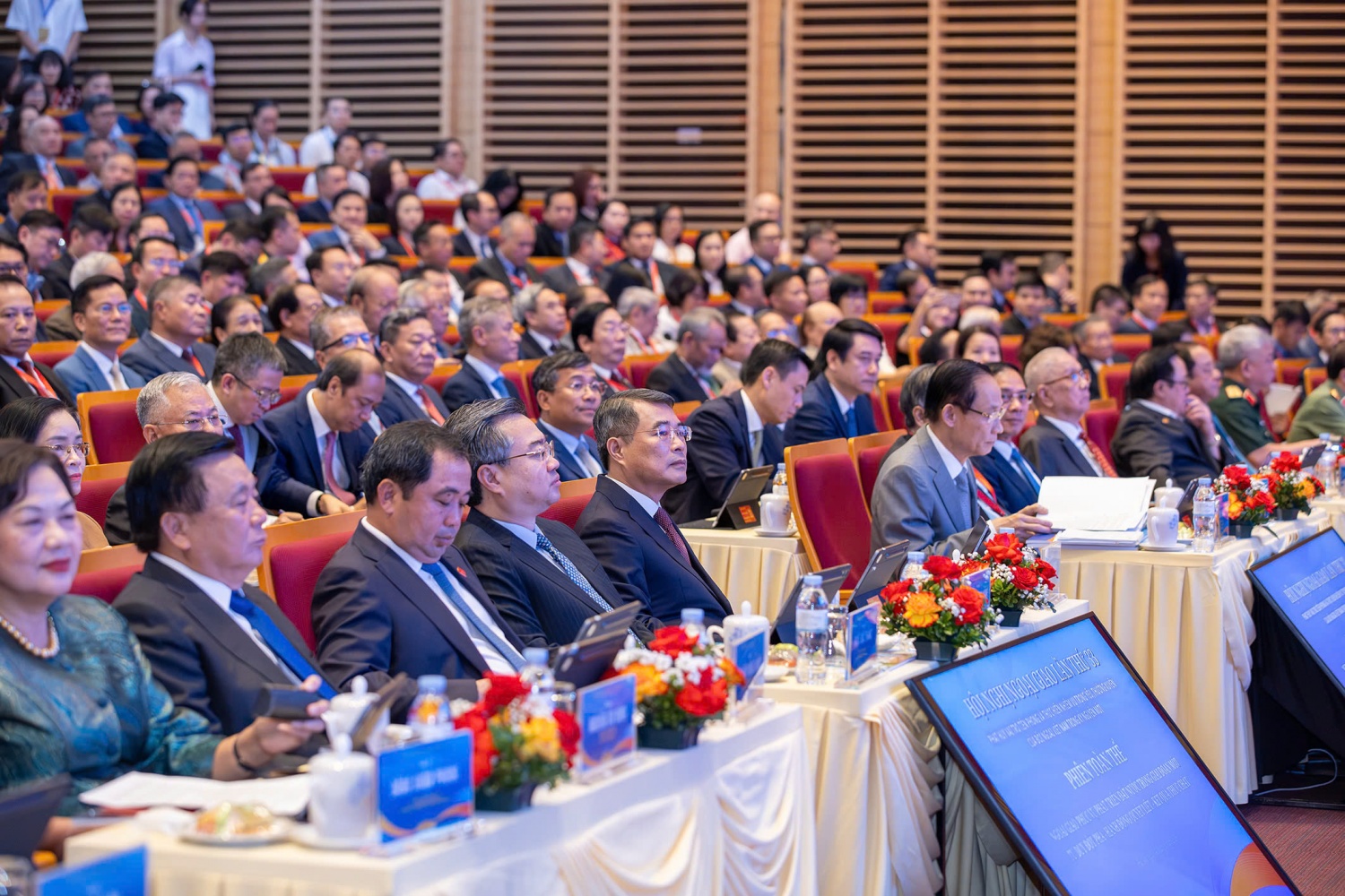 Ngoại giao trong giai đoạn mới: Tư duy đột phá, hành động quyết liệt, kết quả thực chất Ngoại giao trong giai đoạn mới: Tư duy đột phá, hành động quyết liệt, kết quả thực chất
