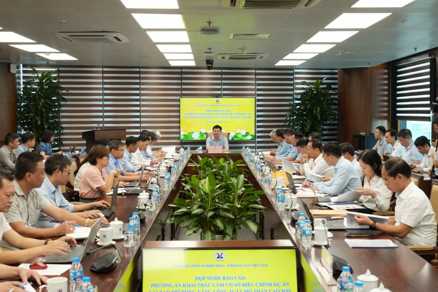 Chủ tịch HĐTV Ngô Hoàng Ngân làm việc về phương án khai thác phục vụ điều chỉnh Dự án cải tạo mở rộng nâng công suất mỏ than Cao Sơn TKV khẩn trương làm rõ vướng mắc Dự án cải tạo mở rộng nâng công suất mỏ than Cao Sơn