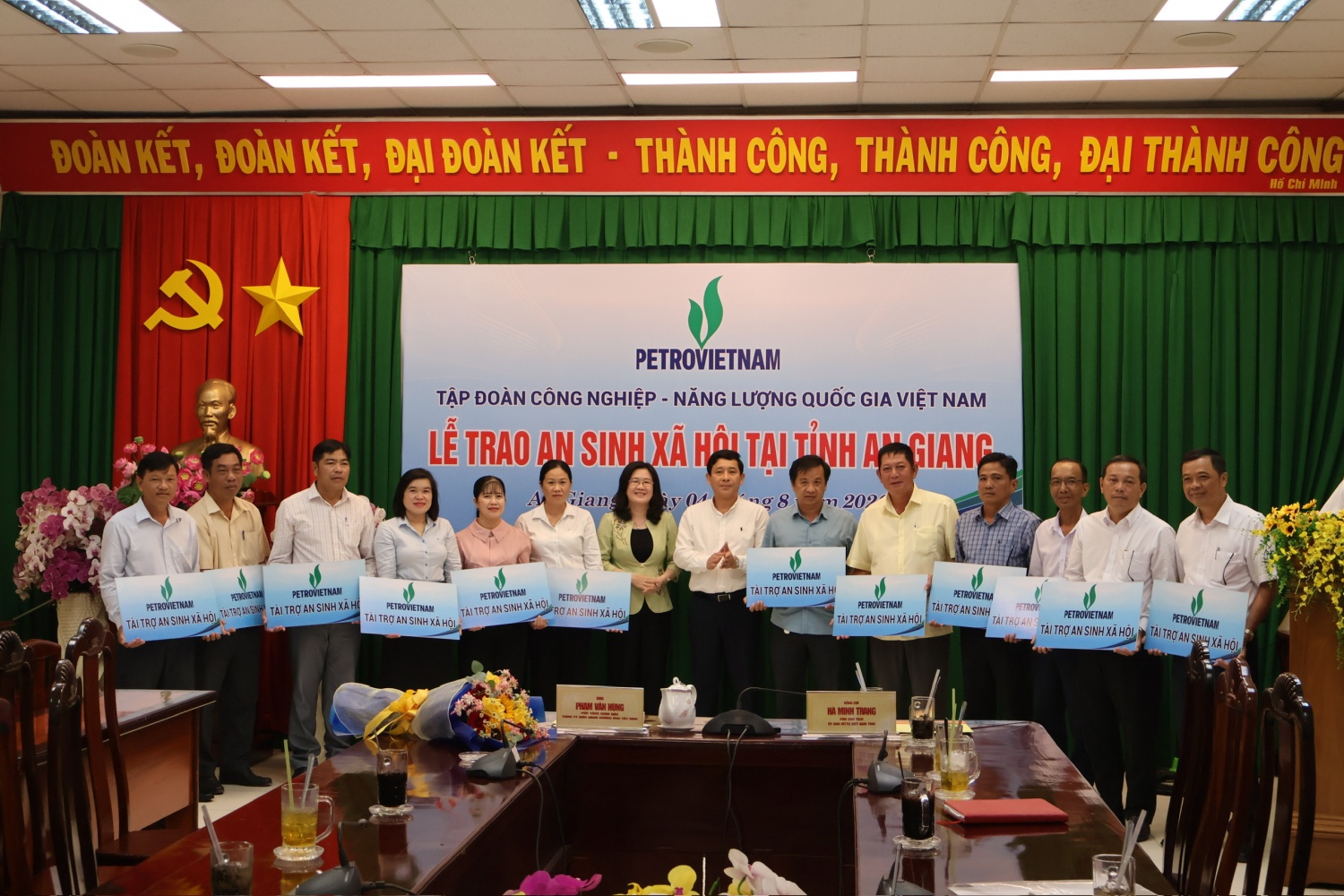 Petrovietnam hỗ trợ 5 tỷ đồng an sinh xã hội tại An Giang
