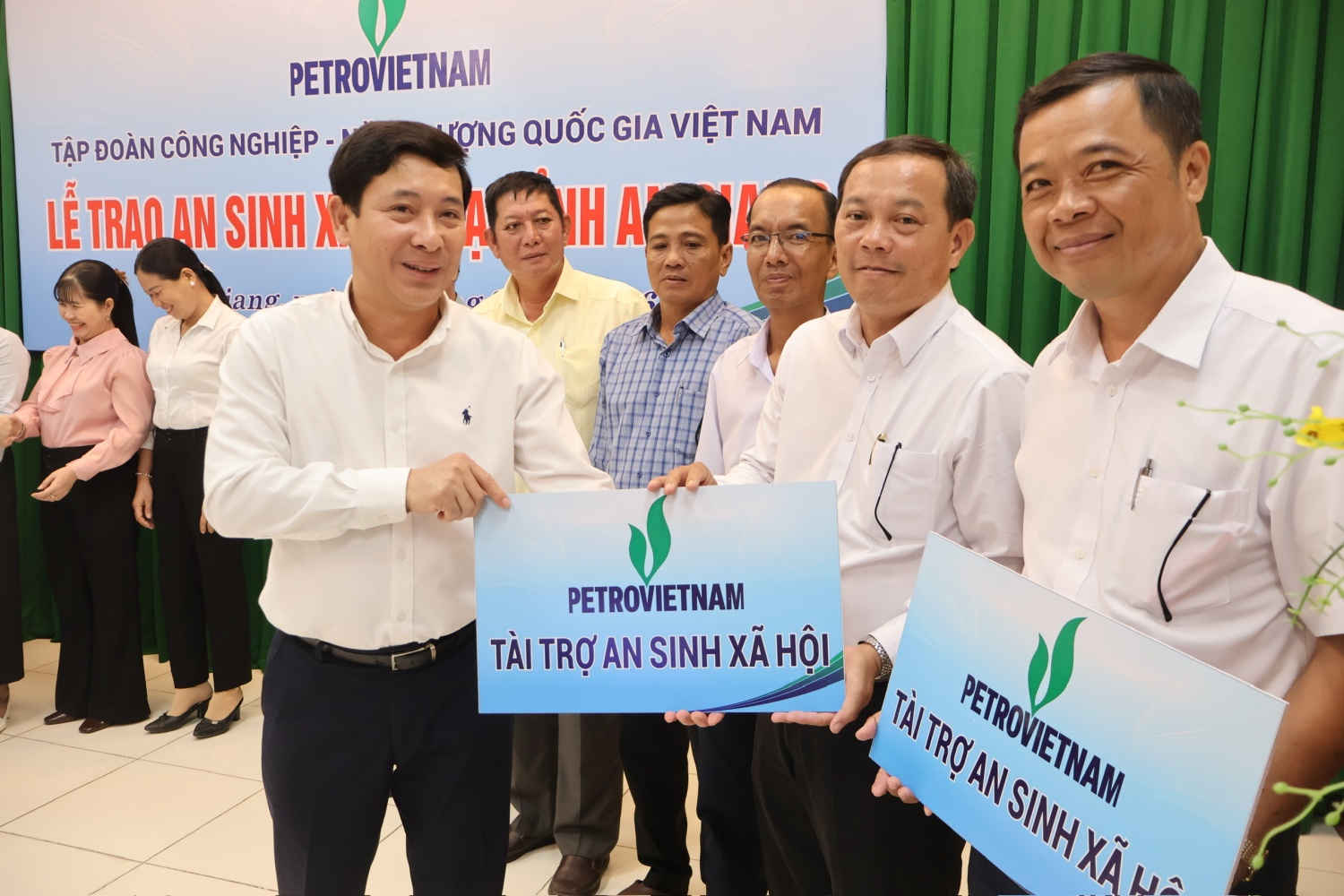 Petrovietnam hỗ trợ 5 tỷ đồng an sinh xã hội tại An Giang