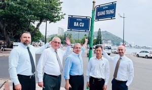 Hai con đường, một tình hữu nghị