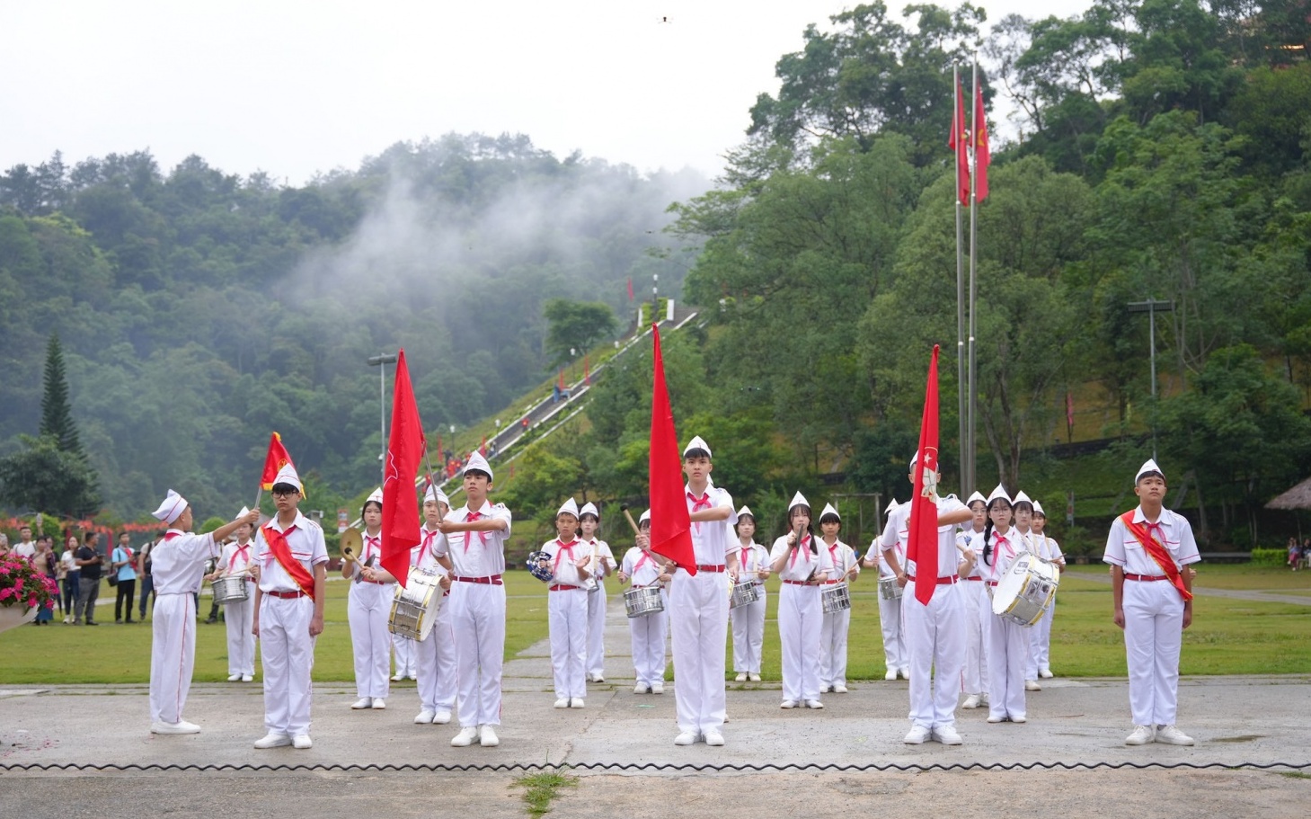 Khi nghi thức Đội không còn thẳng hàng