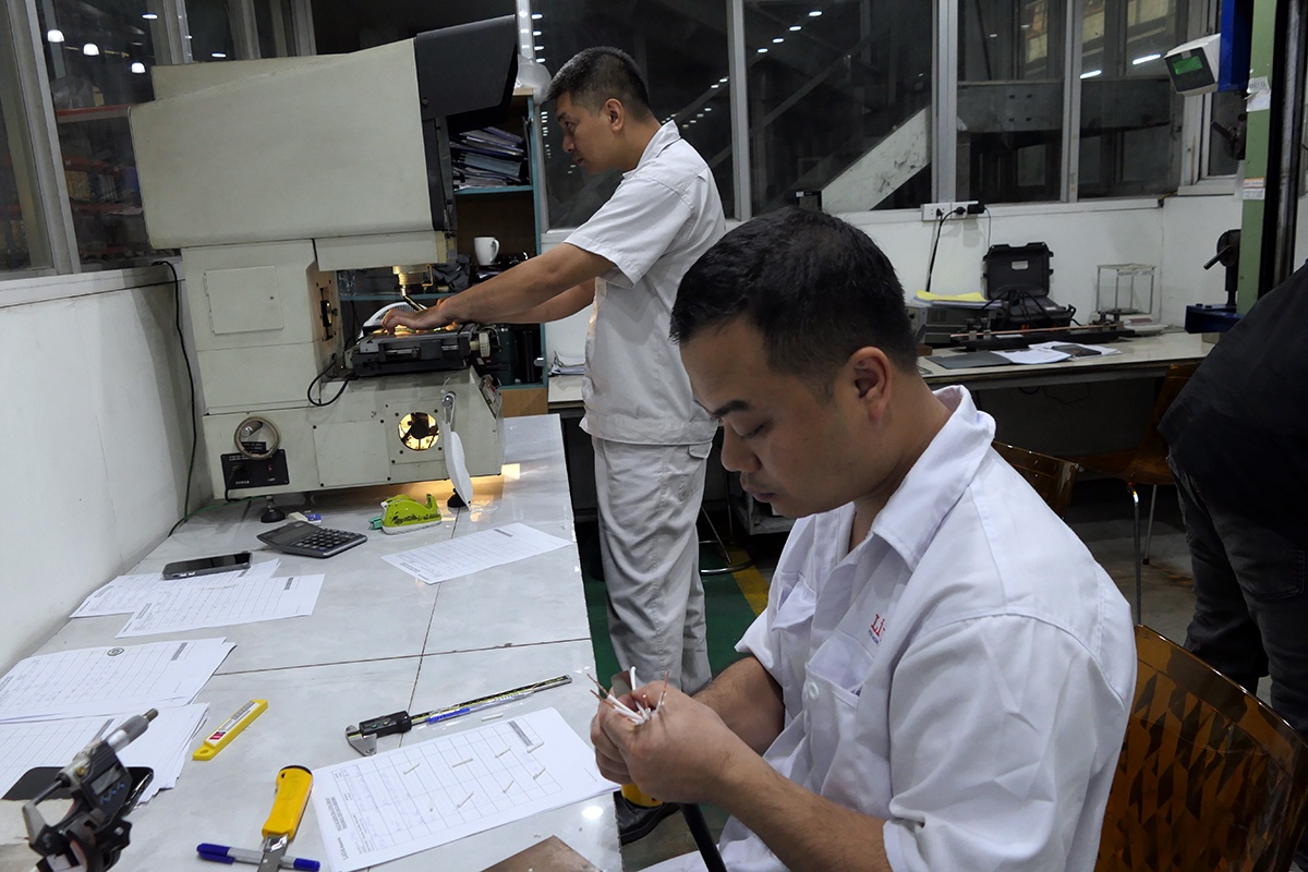 Lối đi độc đạo - LiOA - Made in Vietnam