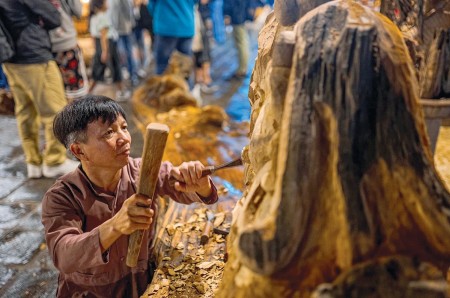 Người kể chuyện bằng gỗ